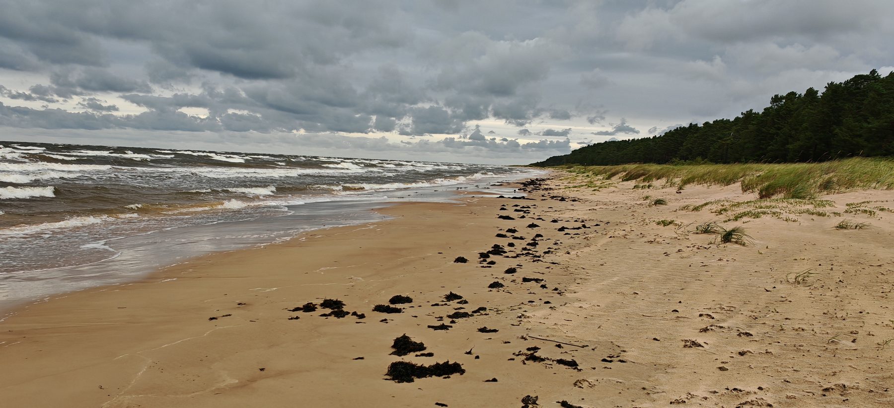 Vētrains rīts virs Baltijas